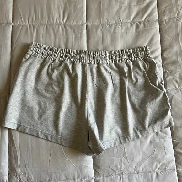 Vuori Halo Performance Shorts - Picture 3 of 7